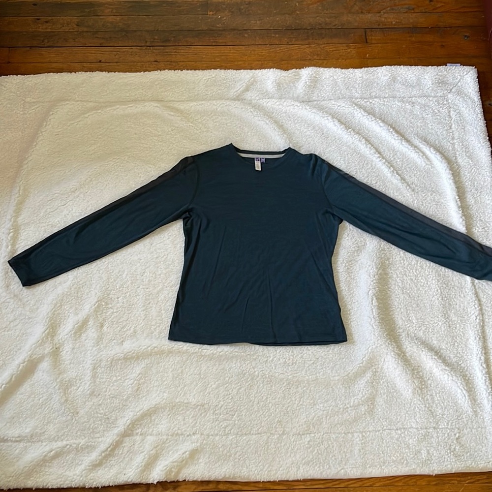 AUTHENTIC RARE EUC long sleeved Ibex shirt